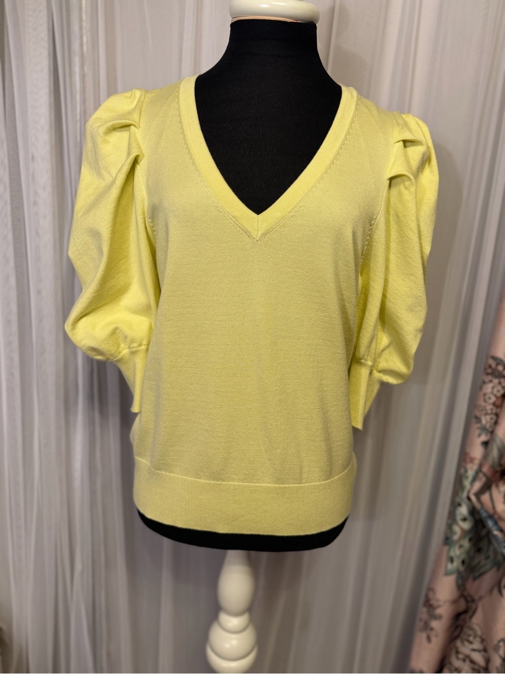 DKNY Light Lemon Puff Sleeve V-Neck Sweater Top Size L NWT